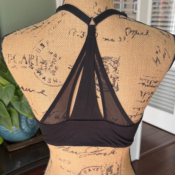 NWT Victoria's Secret Black and Gray Bra - Picture 4 of 6